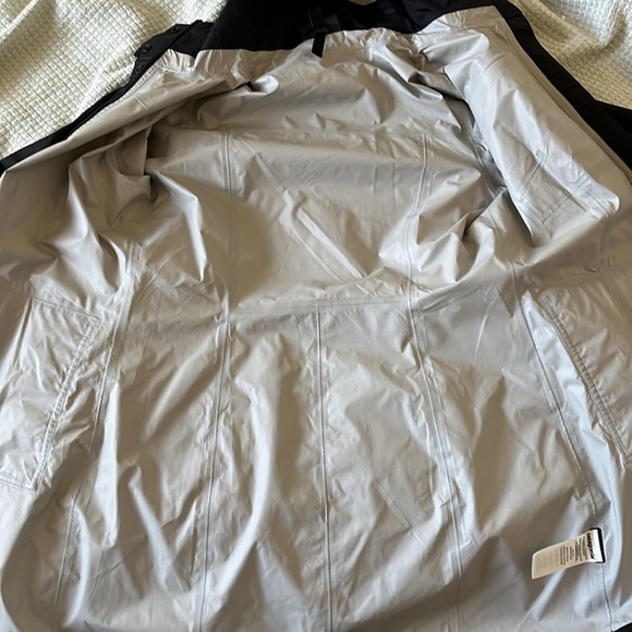 Patagonia Raincoat size smalll - Picture 11 of 11
